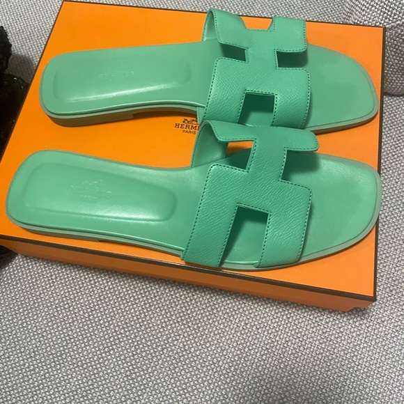 HERMES H ORAN VERT POMME EPSOM LEATHER GREEN SANDALS MULE SHOES SLIDES - Picture 2 of 4